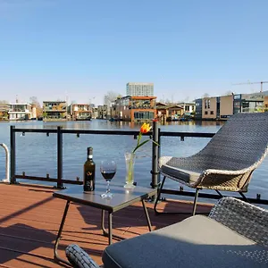 Houseboat Studio With Canalview And Free Bikes Bed & Breakfast Amsterdam